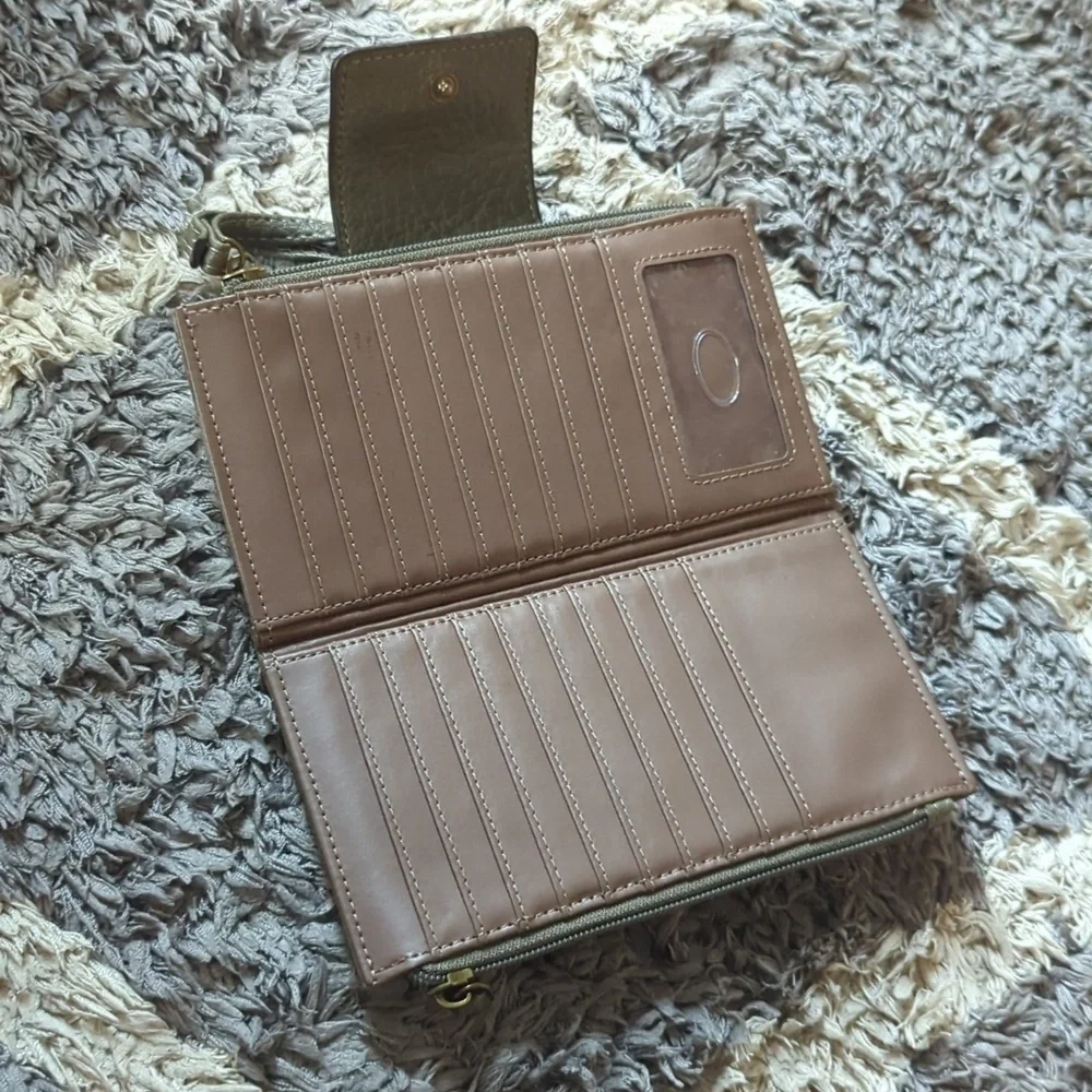 BOC Wallet Clutch Wristlet Billfold Gray Green Color